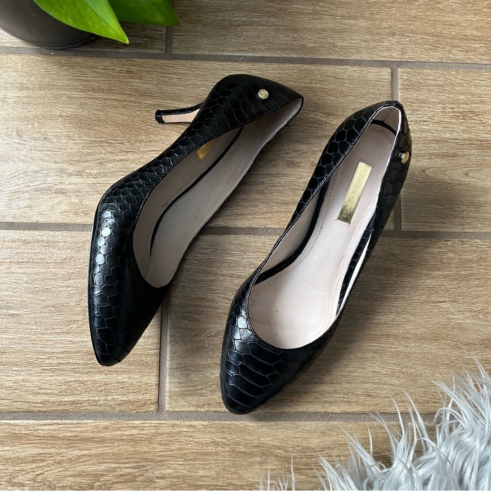 Louise et Cie Black faux snake skin kitten heel pumps. Size 7.5